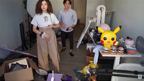 Pokimane has minor wardrobe malfunction on stream